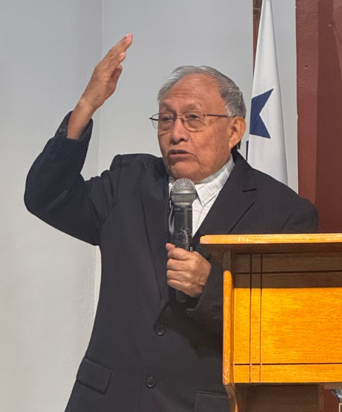 Pastor Lino Smith de la Iglesia Bautista de Altos de las Acacias